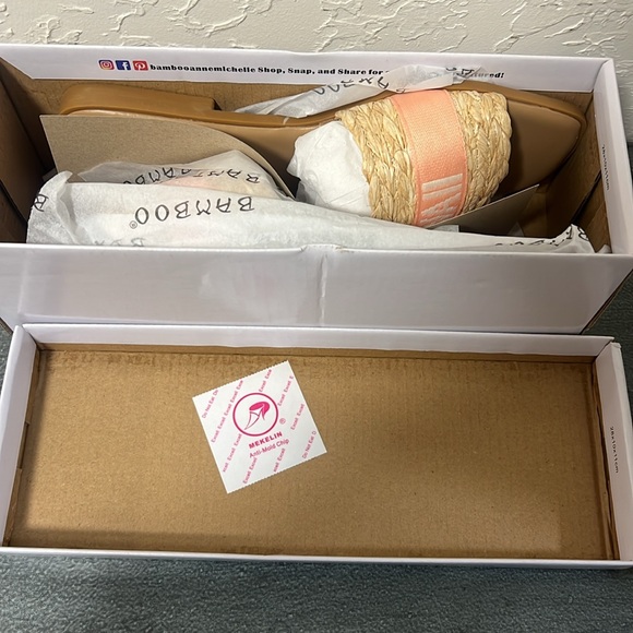 New in box ladies Bamboo brand destination Hawaii raffia slide sandals. - Picture 4 of 7